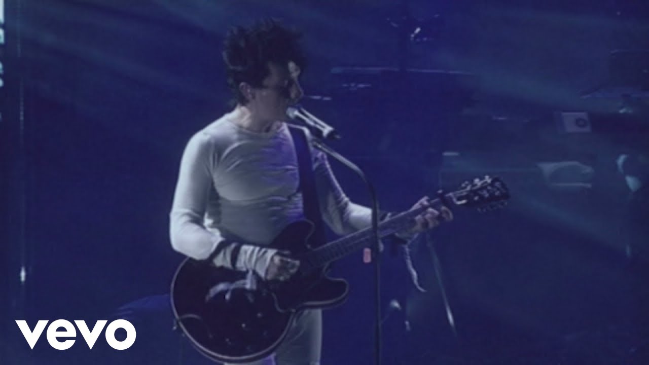Indochine - Le manoir (Paradize Tour - Acte II au Z&eacute;nith de Paris 2002)