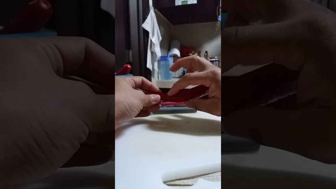 Chilli hack: How to remove chilli seeds and veins easily