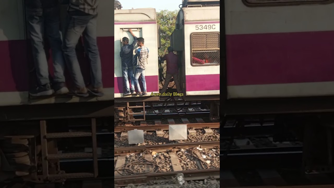 Dangerous Train Trivel Mumbai Thane 😟#thane #mumbai #news