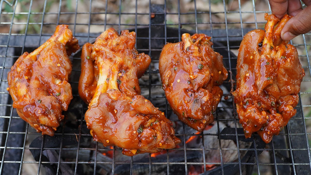 BBQ Pigs Feet | Grilled Pig Feet Recipe | Pig Feet Grilling and Eating