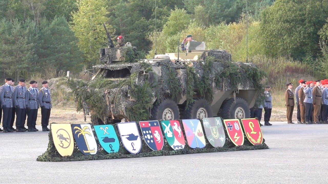 Ehrenvolle Verabschiedung von Generalmajor Kuhn- PzLehrBrig 9