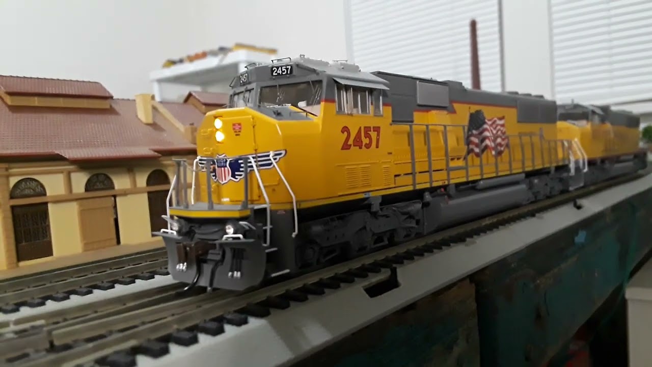 ATHEARN GENESIS SD60M BRAND NEW PAIR.(1)