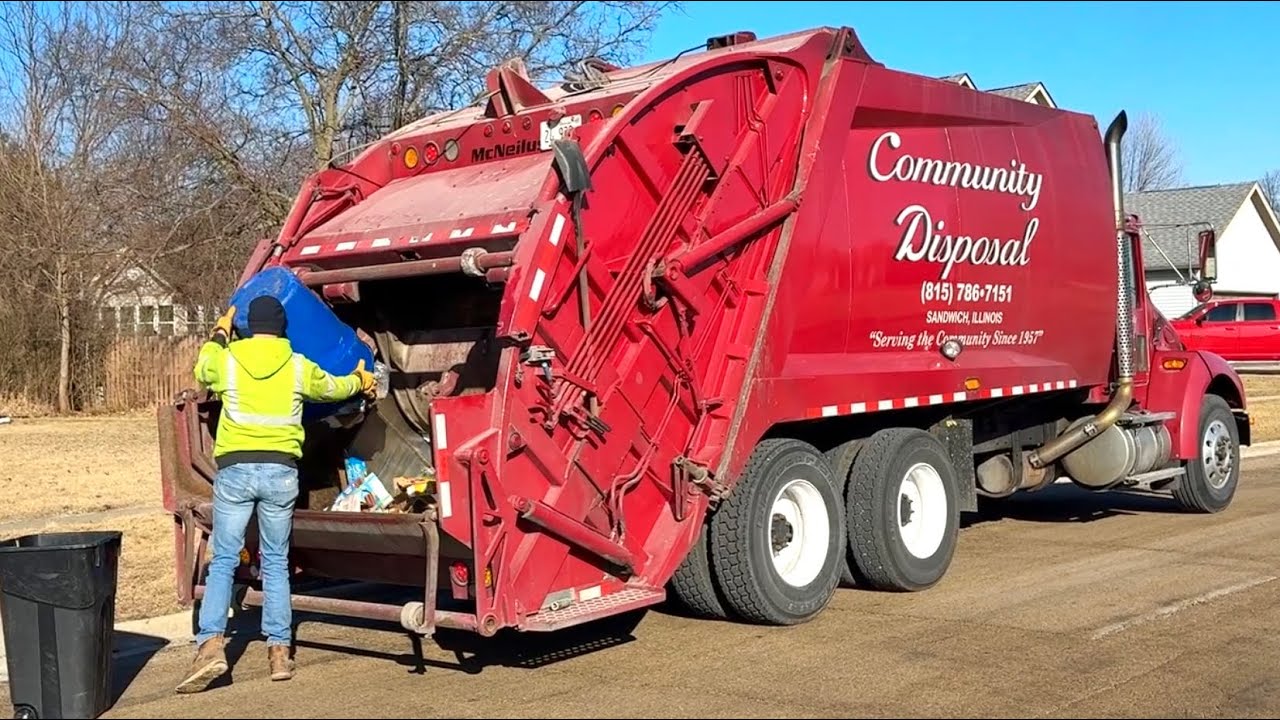 Community Disposal Kenworth McNeilus Rear Loader Garbage Truck on Manual Recycle