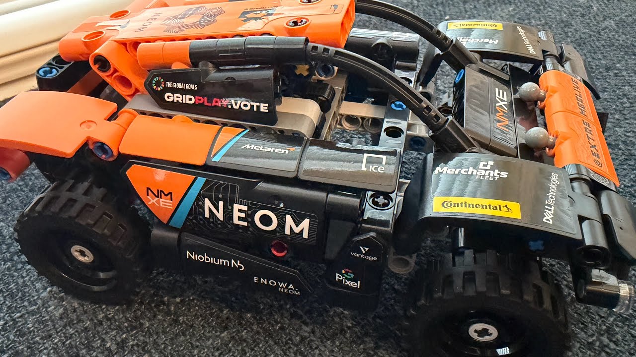 Lego Live: Jessie Builds a McLaren 