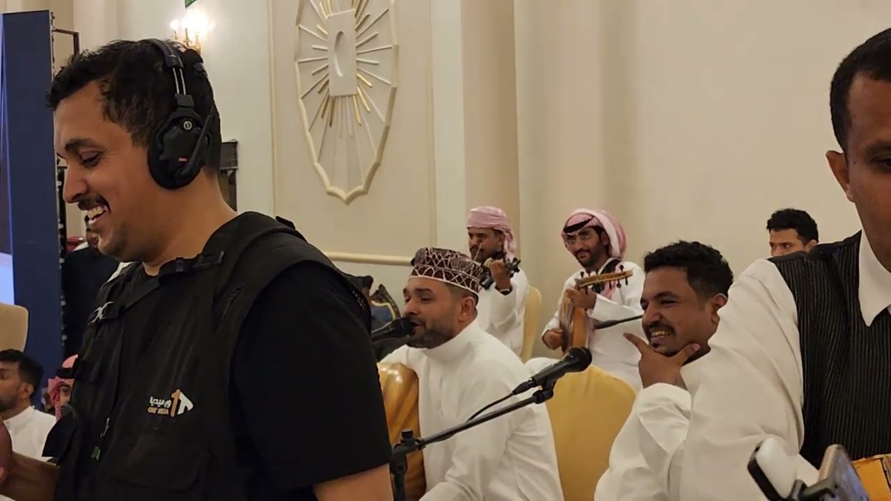الفنانين عمر الهدار وعدنان العطاس اغنية تحملنا المصايب كلها الا الخيانه سهرة جده زواج ال باعشر🦜🌴💚❤️🤍