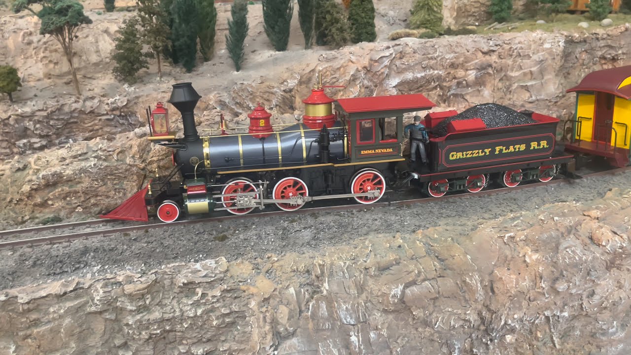 Bachmann’s Grizzly Flats Mogul and Passenger Cars