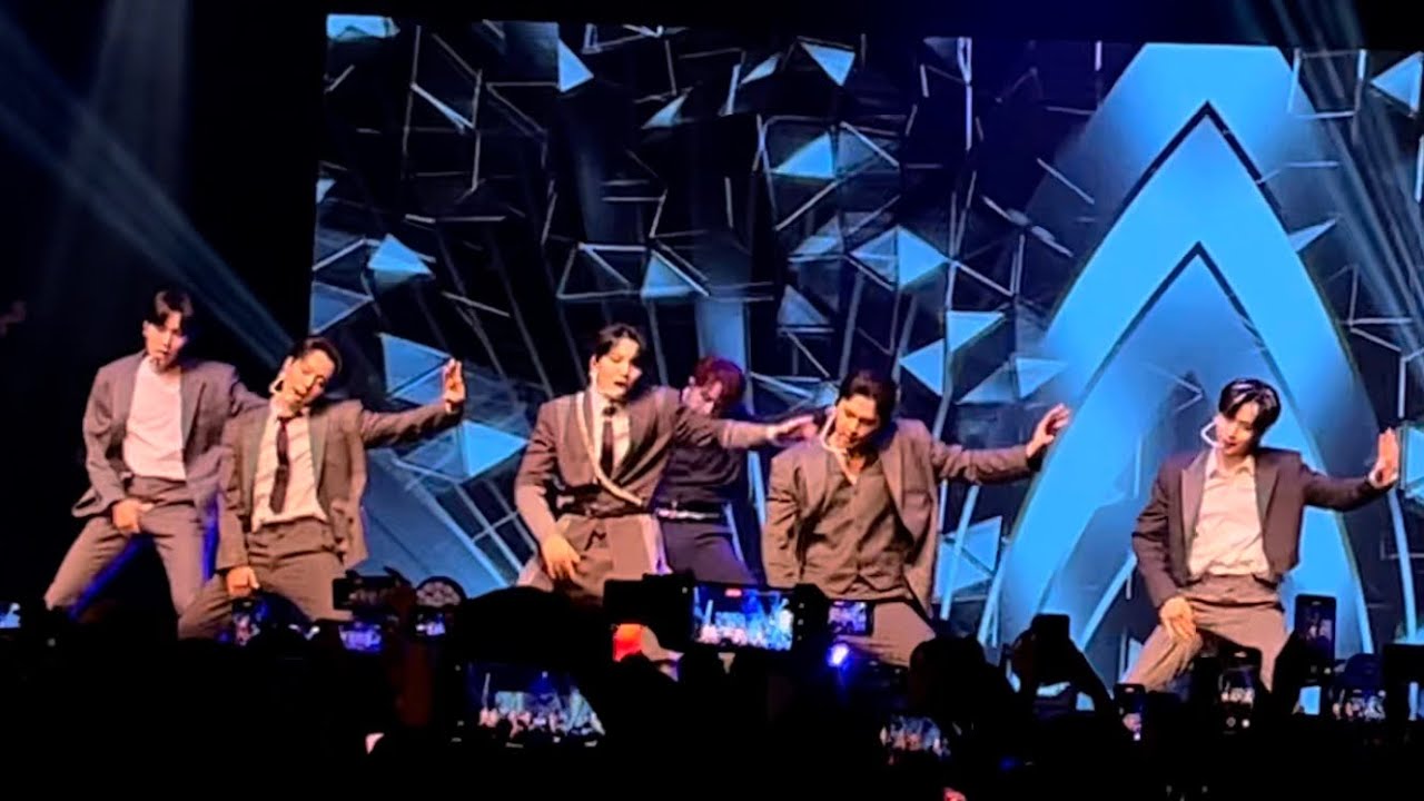 Oneus in Orlando - Black Mirror (fan cam)