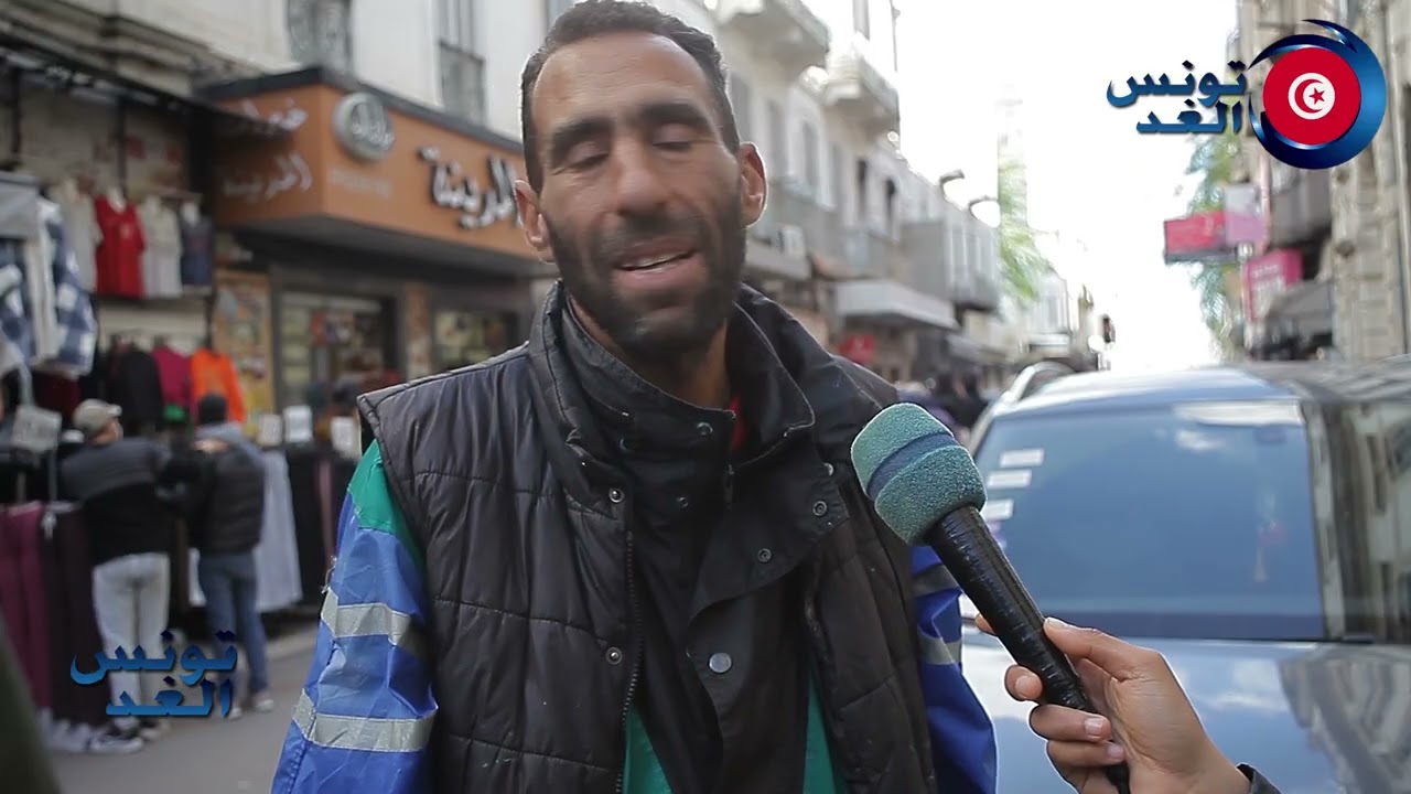 لازم ينقصو تكلفة العرس عالشباب فاش قام صالة وجمعتين في وتيل..وتزيد الطفلة تبدى تبع في كلام صاحباتها