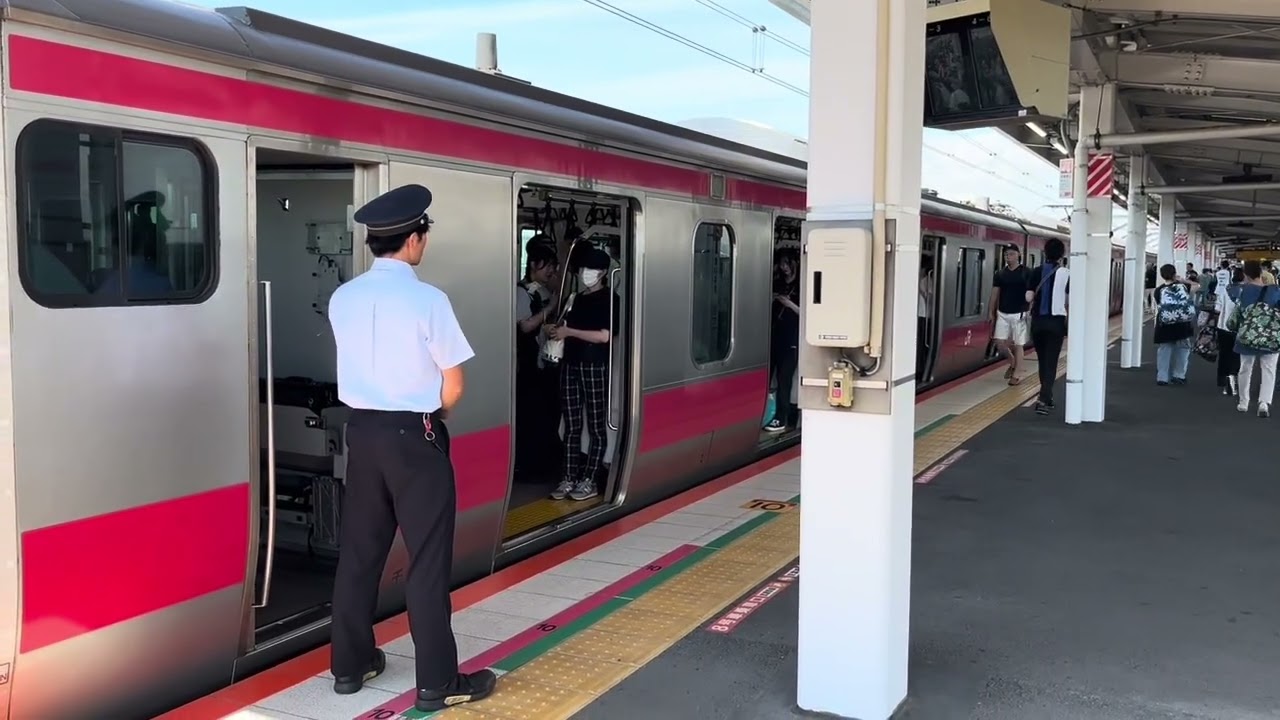 「京葉線有名車掌Aさん」舞浜駅2番線車掌動作