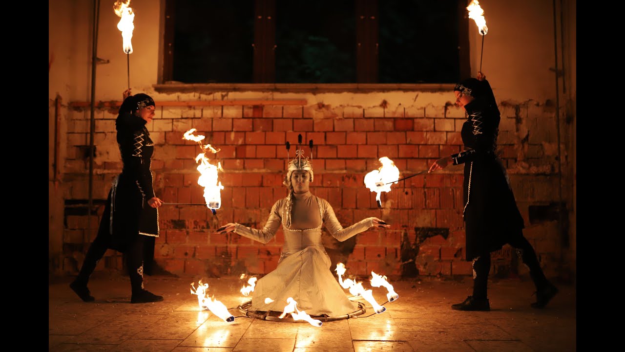 Ohňová show Royal Fireshow Flaming Art - Ilusias: UV Light & Fire show