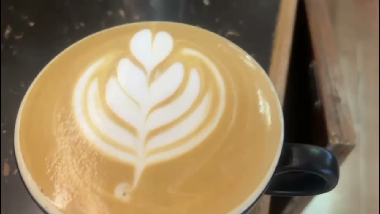 Practicing latte art with my couligue☕