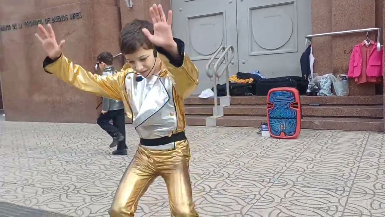 estrenando chaqueta #michaeljackson #moonwalkers #kingofpop #dance #mj #