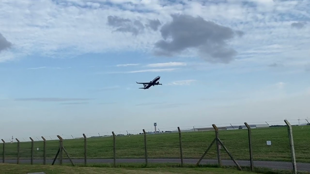 East Midlands Airport - 9/9/23 Departures & Arrivals