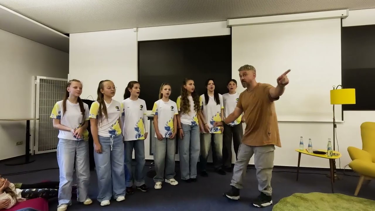 Фоззі: Гупало Василь та презентація двох дитячих книг про українського супергероя.