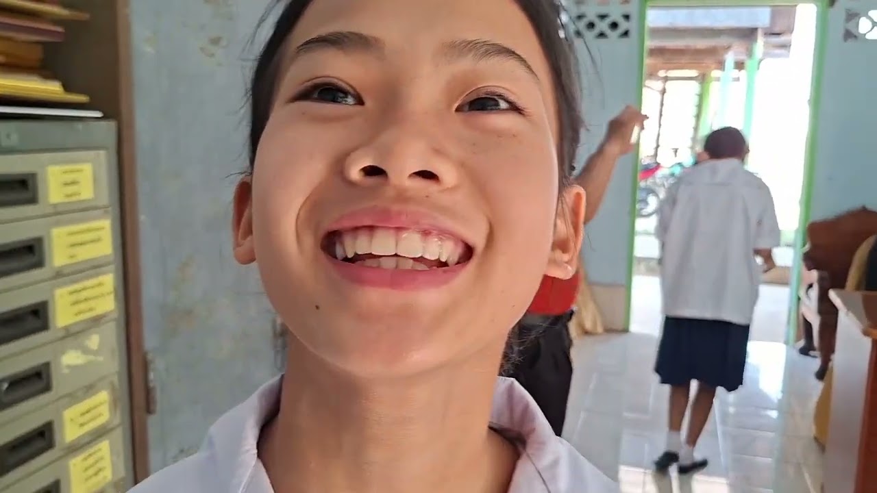 ธิดาลาวมาโรงเรียนได้ครึ่งวันแล้วทำไม่ผู้ปกครองถึงต้องตามมาที่โรงเรียน #บ้านศรีวิไล #ธิดาลาวศรีวิไล 