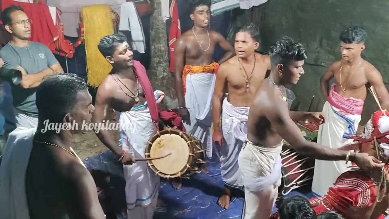 വീരഭദ്രന്റെ മനോഹരമായ തോറ്റം പാട്ട് വെളിയണ്ണൂർ പടന്നയിൽ ക്ഷേത്രം #thira2023 #theyyam2023 #thottampatt