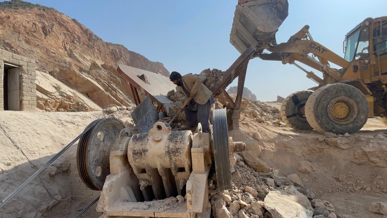 Full Loaded Truck Cause Massive Hopper Jam: Giant Rock Crushing Action.#stonecrusher 