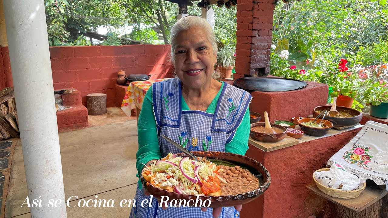 Si Quieres Comer Sabroso y Rápido Prepara Entomatadas de Chicharrón Aquí En El Rancho Nos Encantan
