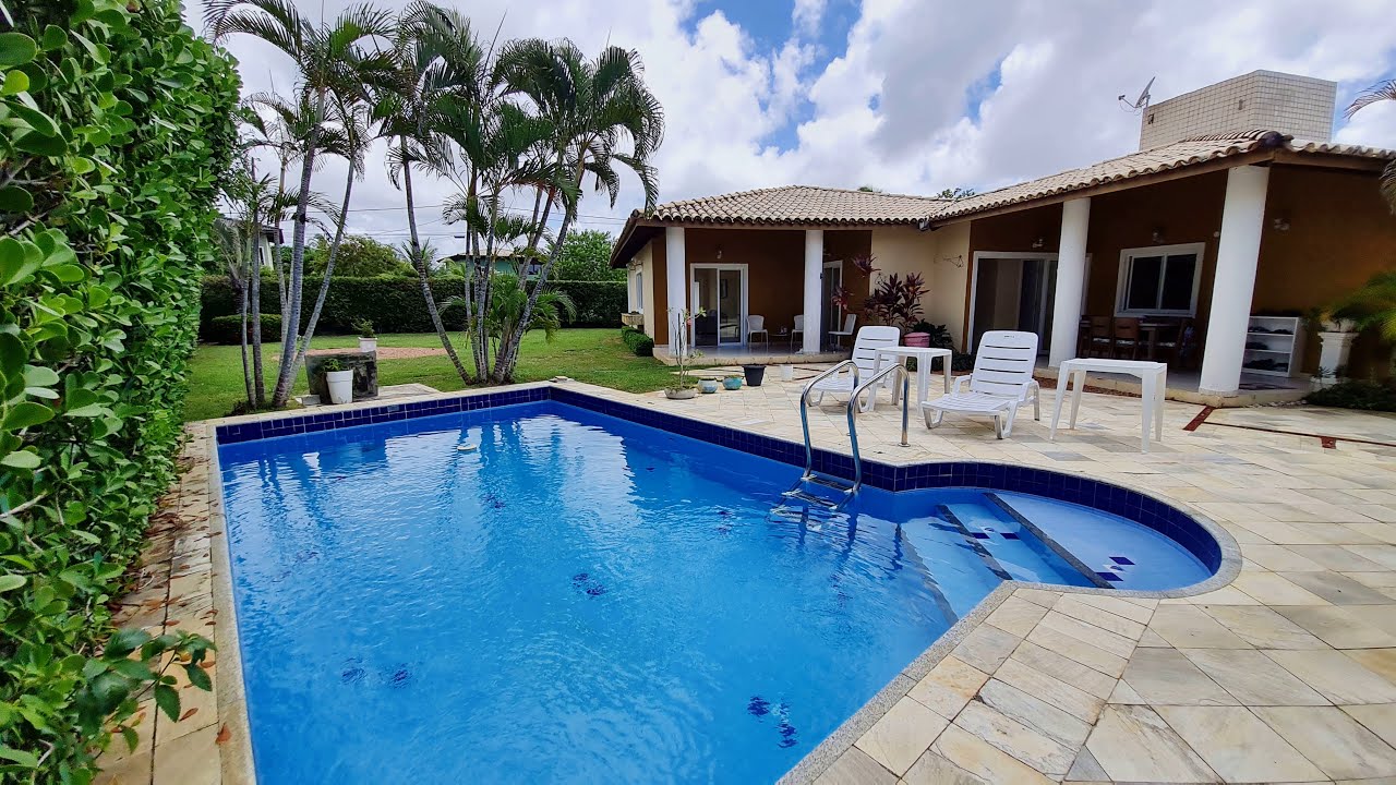 Maravilhosa casa Térrea, 4 quartos, quintal amplo e árvores frutíferas, Busca Vida, Camaçari, BA.