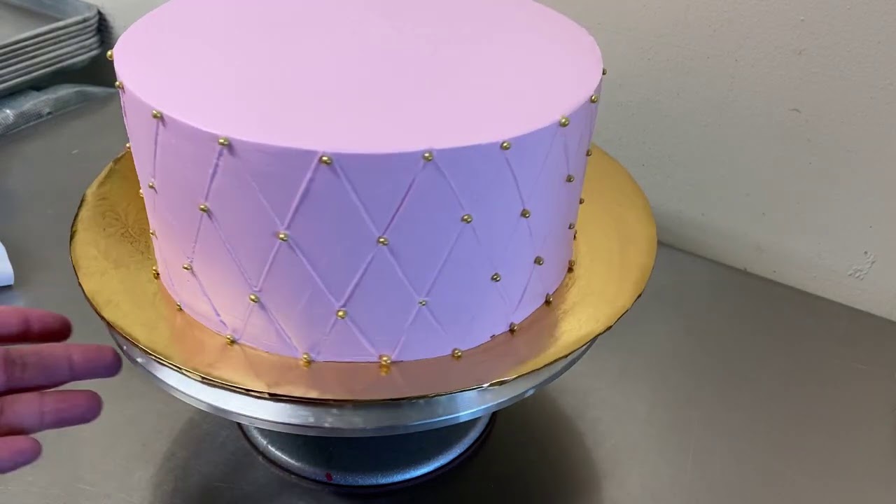 COMO HACER LAS LÍNEAS DE LA ORILLA EN UN PASTEL