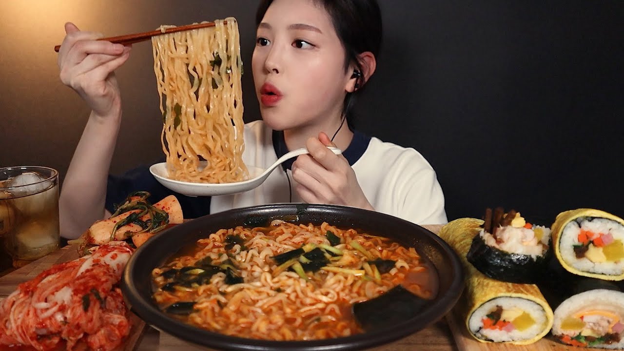 SUB)3배 매운 앵그리 너구리라면에 달걀김밥 묵은지참치치즈 통김밥 먹방 🍜 리얼사운드 spicy ramyeon gimbap mukbang ASMR