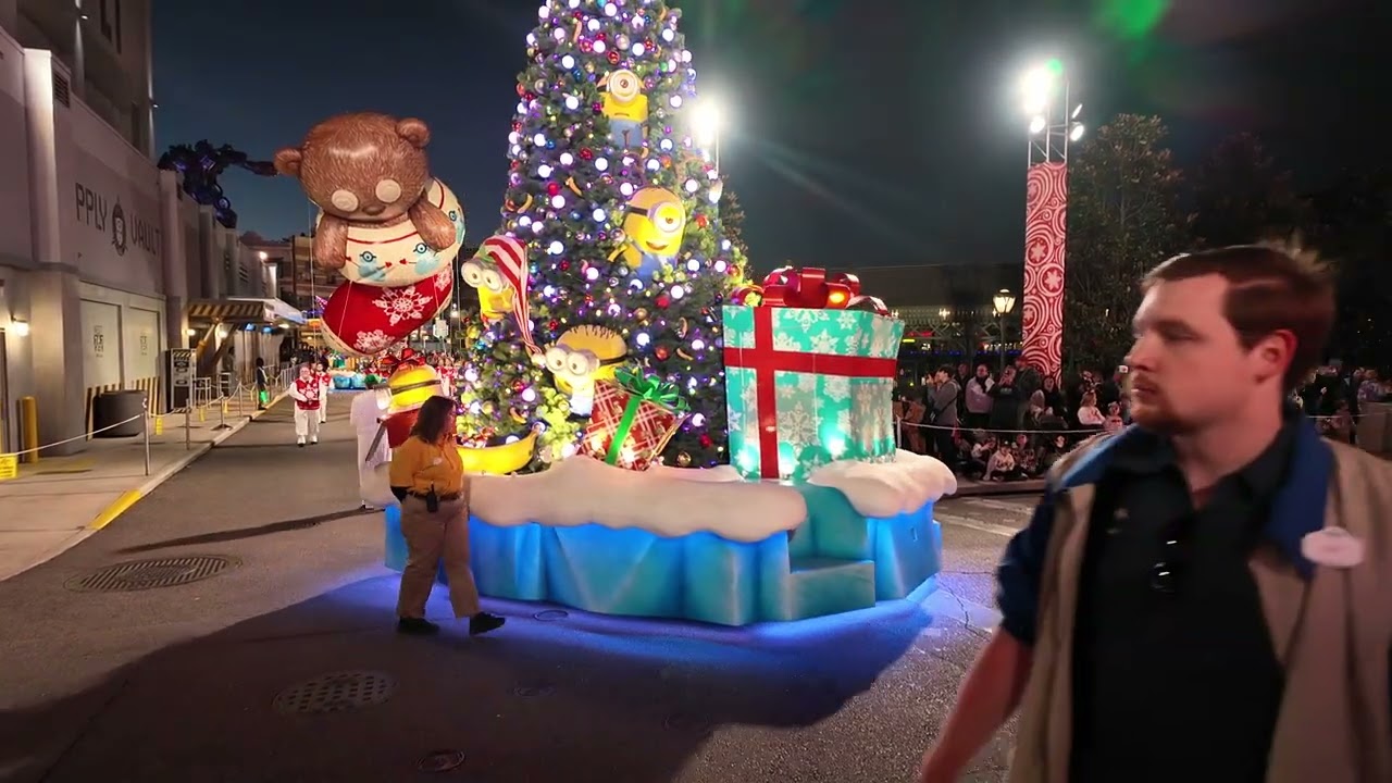 Universal Studios Orlando Holiday Parade featuring Macy's (2024)