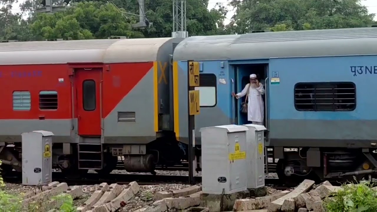 Indian super fast🚝 express train 🚂🚩