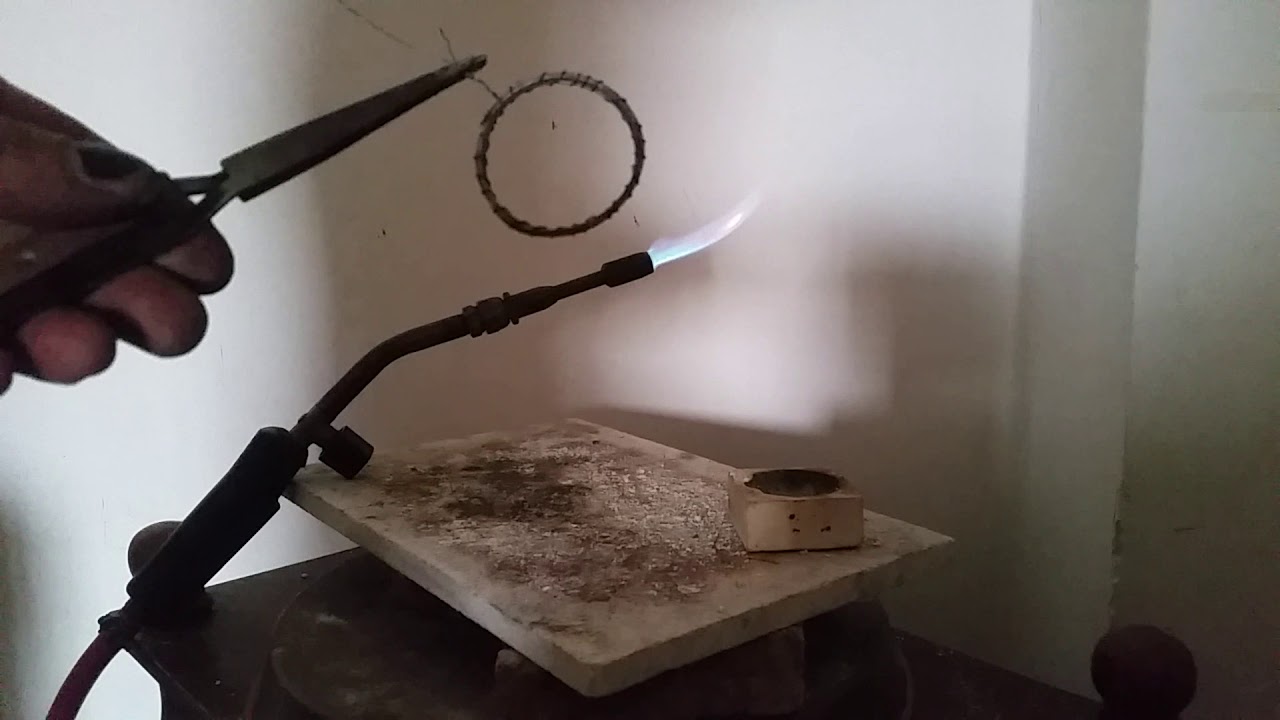 Trafilare filo d'argento