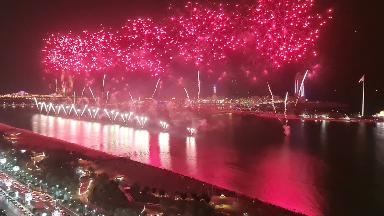 Happy New Year 2022 FIREWORKS 🎆 🎇 🧨 ABU DHABI CORNICHE