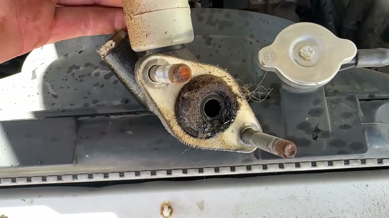 Mazda b2600i - clutch master cylinder change-out