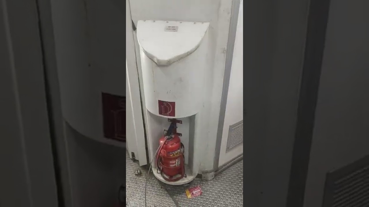 3 AC Coach Sampark Kranti Express #trainvideo #train #subscribe #traininformation