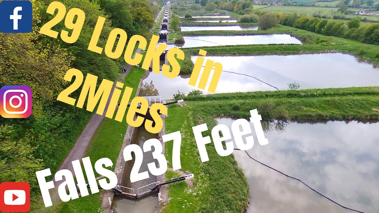 E23. Narrowboat Cruise down the Caen Hill Flight at Devizes on the Kennet & Avon