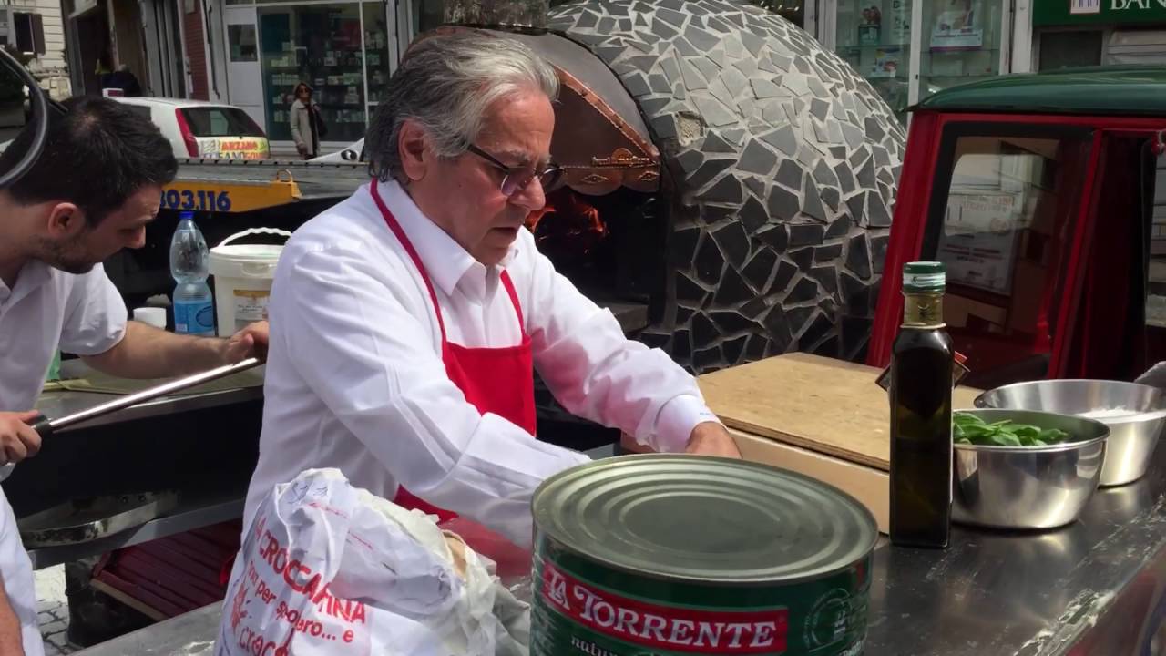 DON ANTONIO STARITA FA LA PIZZA SU APE JOHNNYPIZZAPORTAFOGLIO!!!!