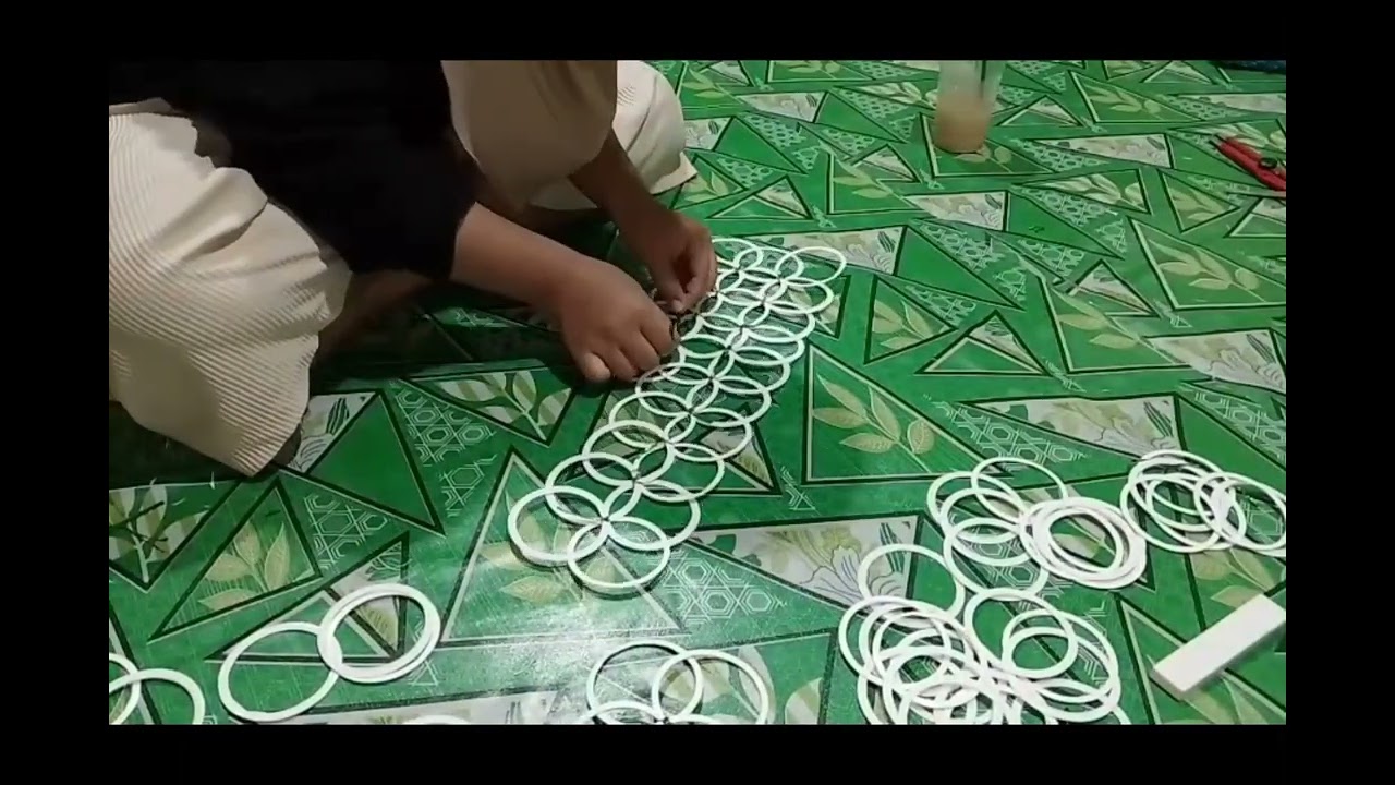 Tugas karya seni daur ulang dari gelas plastik (Sekar widia p.n XIIC)