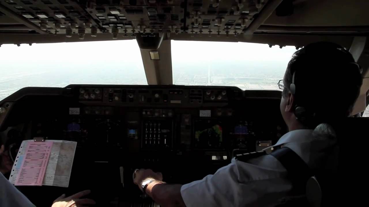 Cockpit - Boeing 747-400 Landing in LA, Runway 25L