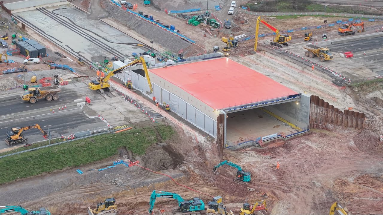 M27 CLOSED at Junction 10 — Focus on the new bridge installation works only