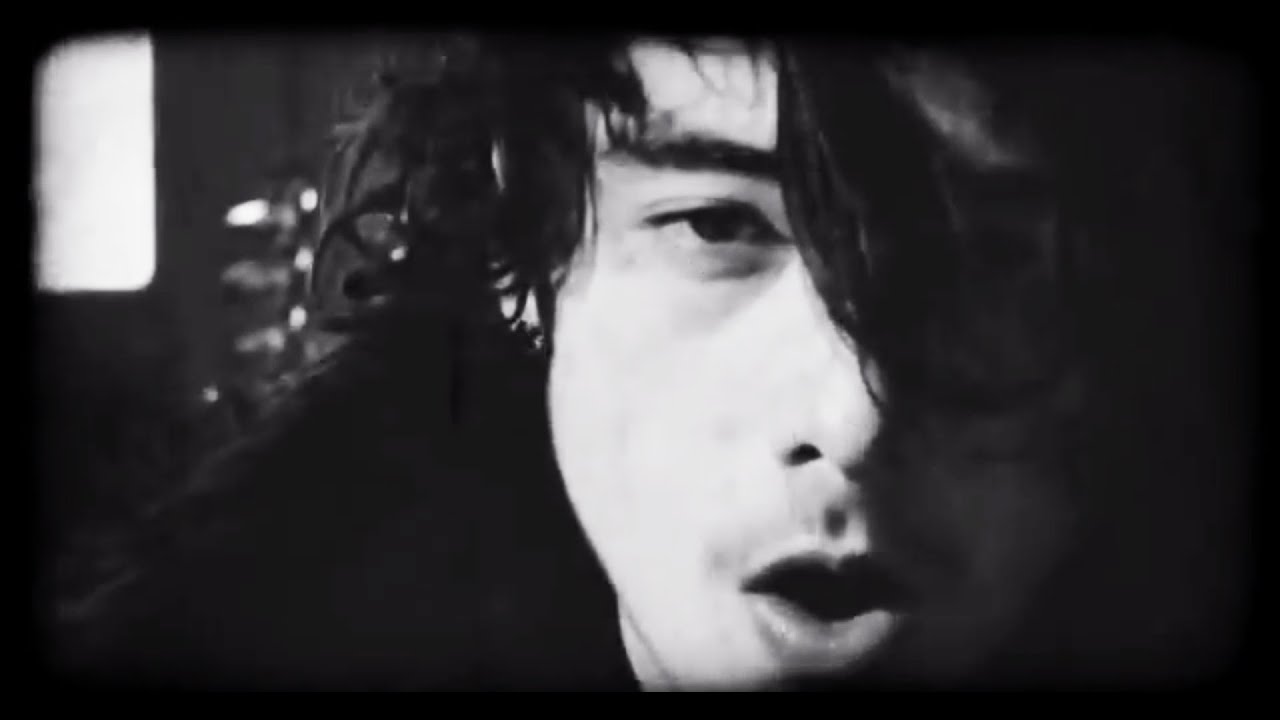 STICKY FINGERS - JUICY ONES (Official video)