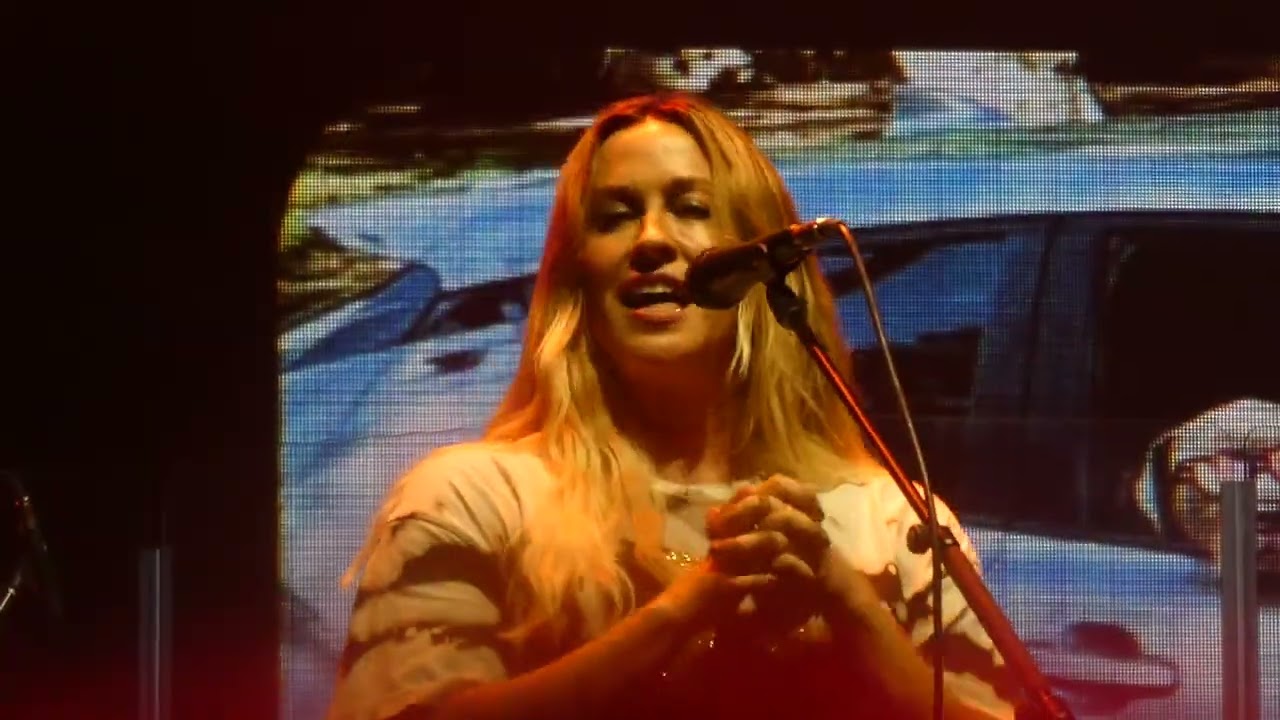 Alanis Morissette - Thank You live @ Paris Accor Arena 2022