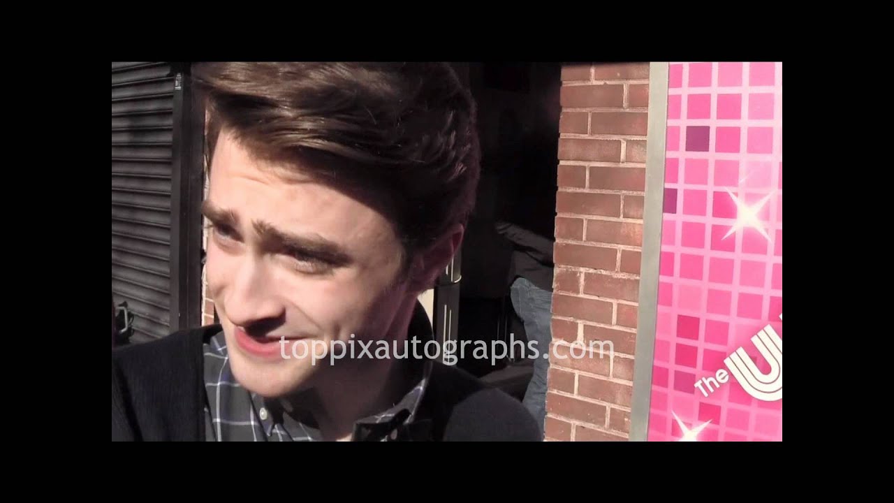 Daniel Radcliffe - Signing Autographs at 