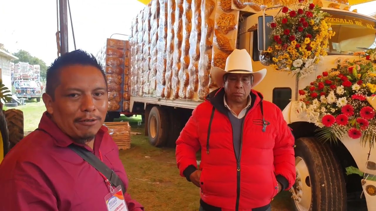 LA TRADICIONAL LLUVIA DE PAN EN ATLATLAHUCA EN HONOR AL SANTO PATRÓN BARTOLOMÉ APÓSTOL 2024