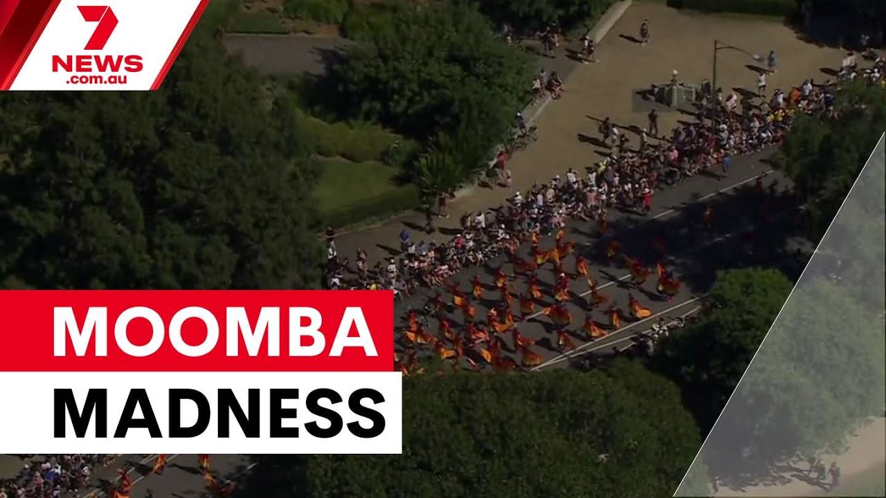 Thousands celebrate 72nd Moomba Parade in Melbourne | 7NEWS