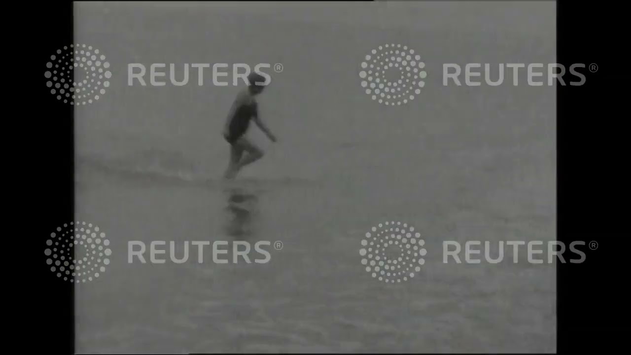1927 UK: Hilda Harding prepares to swim English Channel