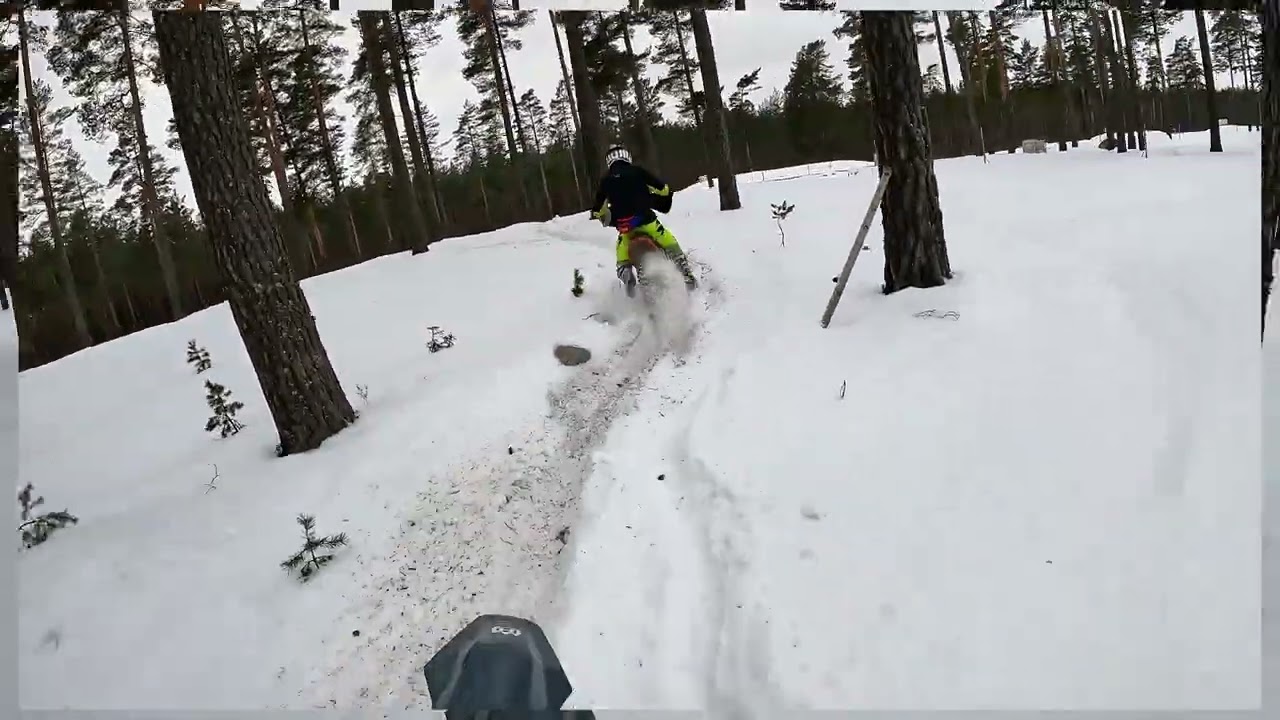 Spårpatrullen ute och jobbar med enduroslingan i Brovallen