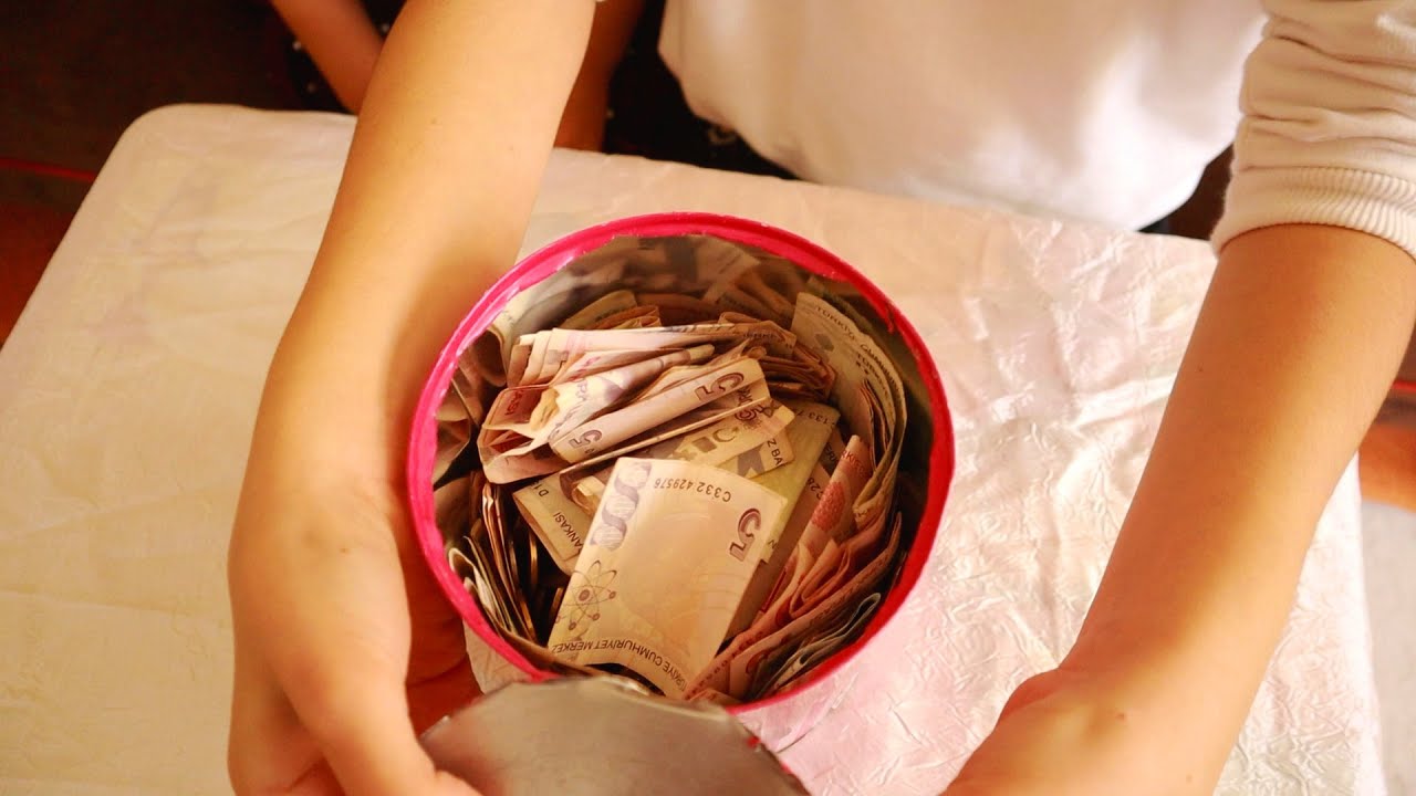 Kardeşimin 2 Yıllık Kumbarasını Açtım 💰 Rekor Para Çıktı 💵💵💵