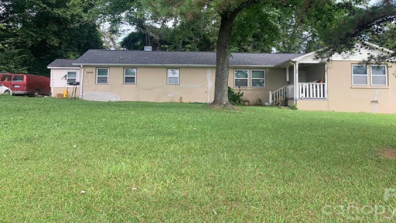3800 Plainview Road, Charlotte, NC Presented by Pam Wigington.