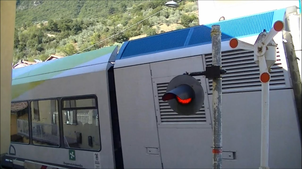 Spoorwegovergang Sale Marasino (I) // Railroad crossing // Passaggio a livello