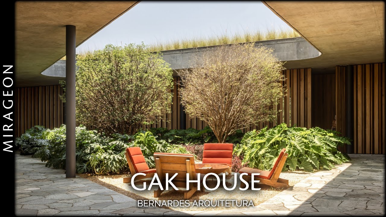 The Courtyard House That Balances Simplicity and Comfort | GAK House