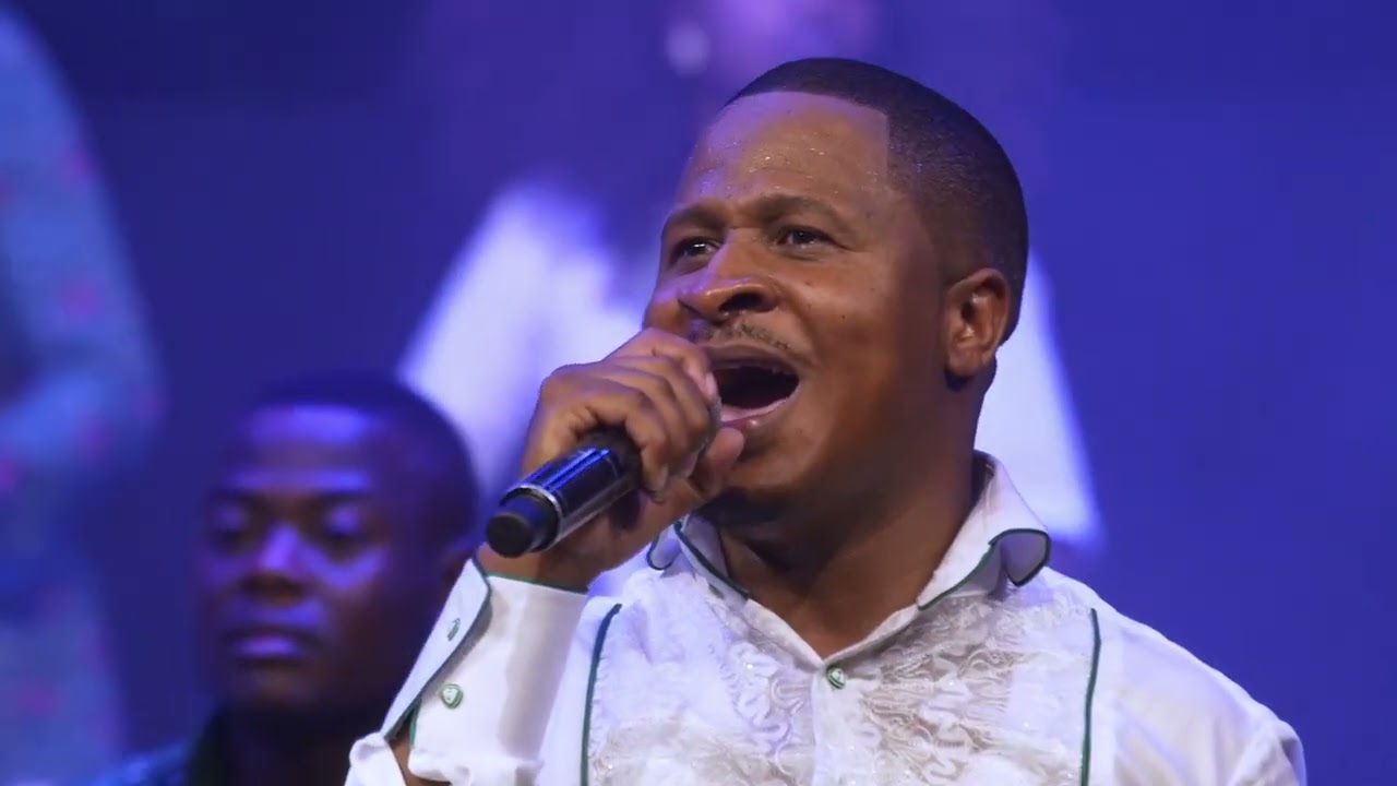 Ndiani Anoziva (Live) - Minister Michael Mahendere | Classical Worship Vol. 2