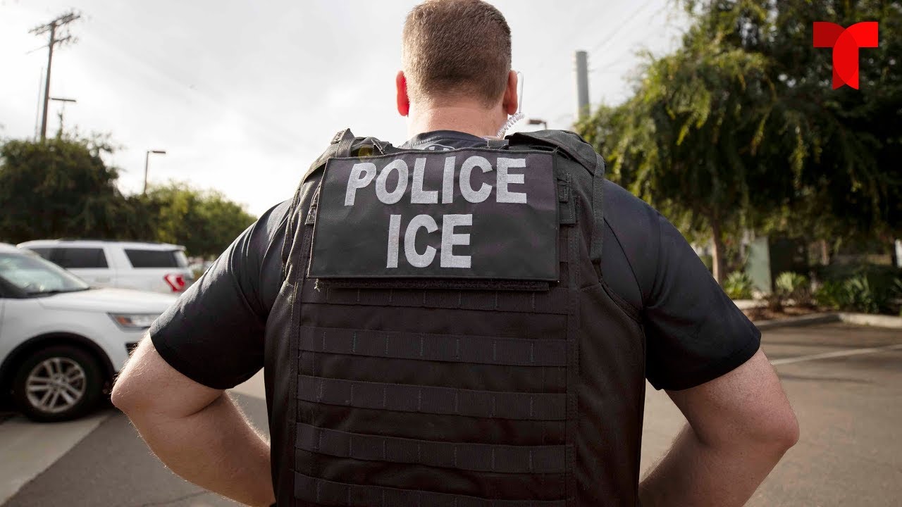Protesters gather in Washington, D.C. in protest against ICE | Telemundo English