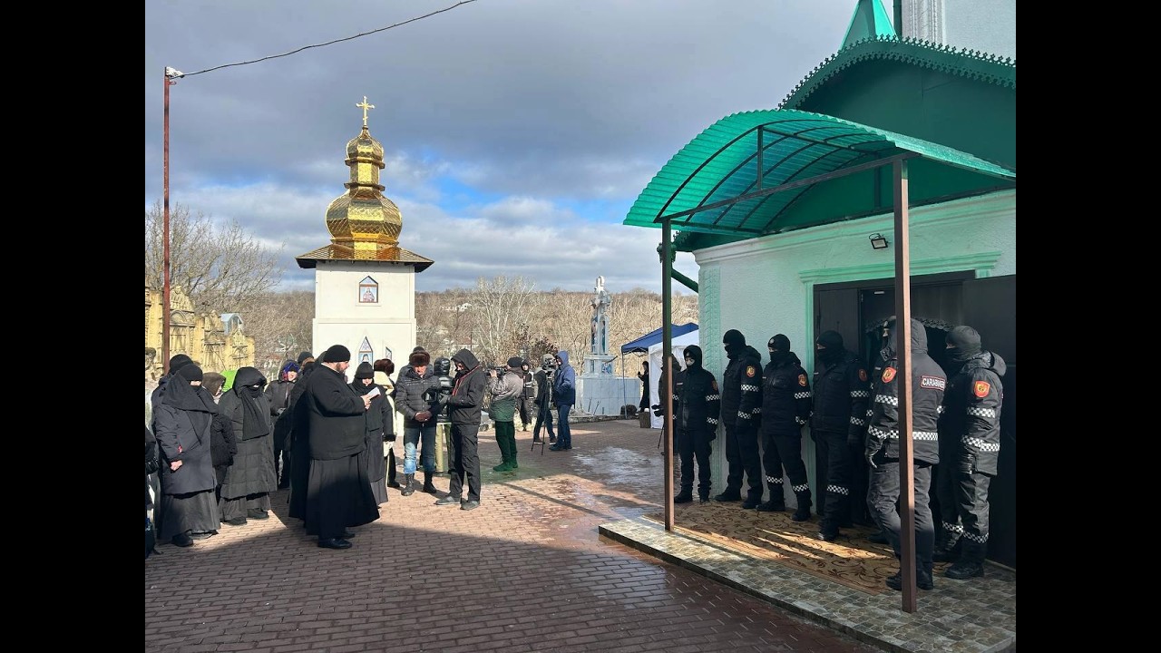 Dereneu: Persoanele reținute după ruperea cordonului Poliției compar în fața judecătorilor
